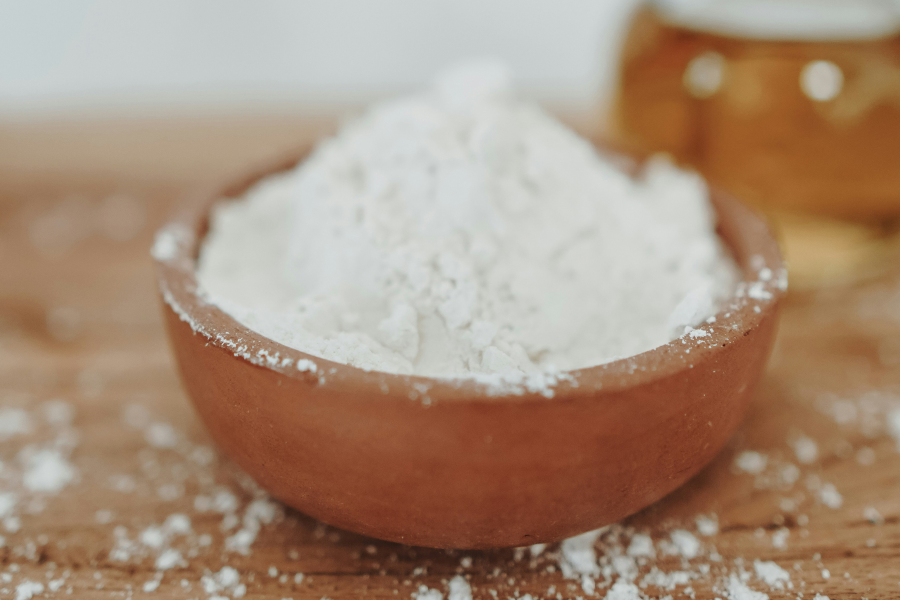 Schüssel mit Natronpaste zur Haushaltsreinigung